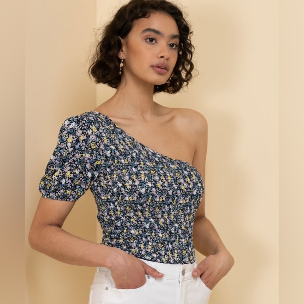 Ricki’s One Sleeve Puffy Shoulder Smocked Blue Ditsy Floral Top - Picture 3 of 4